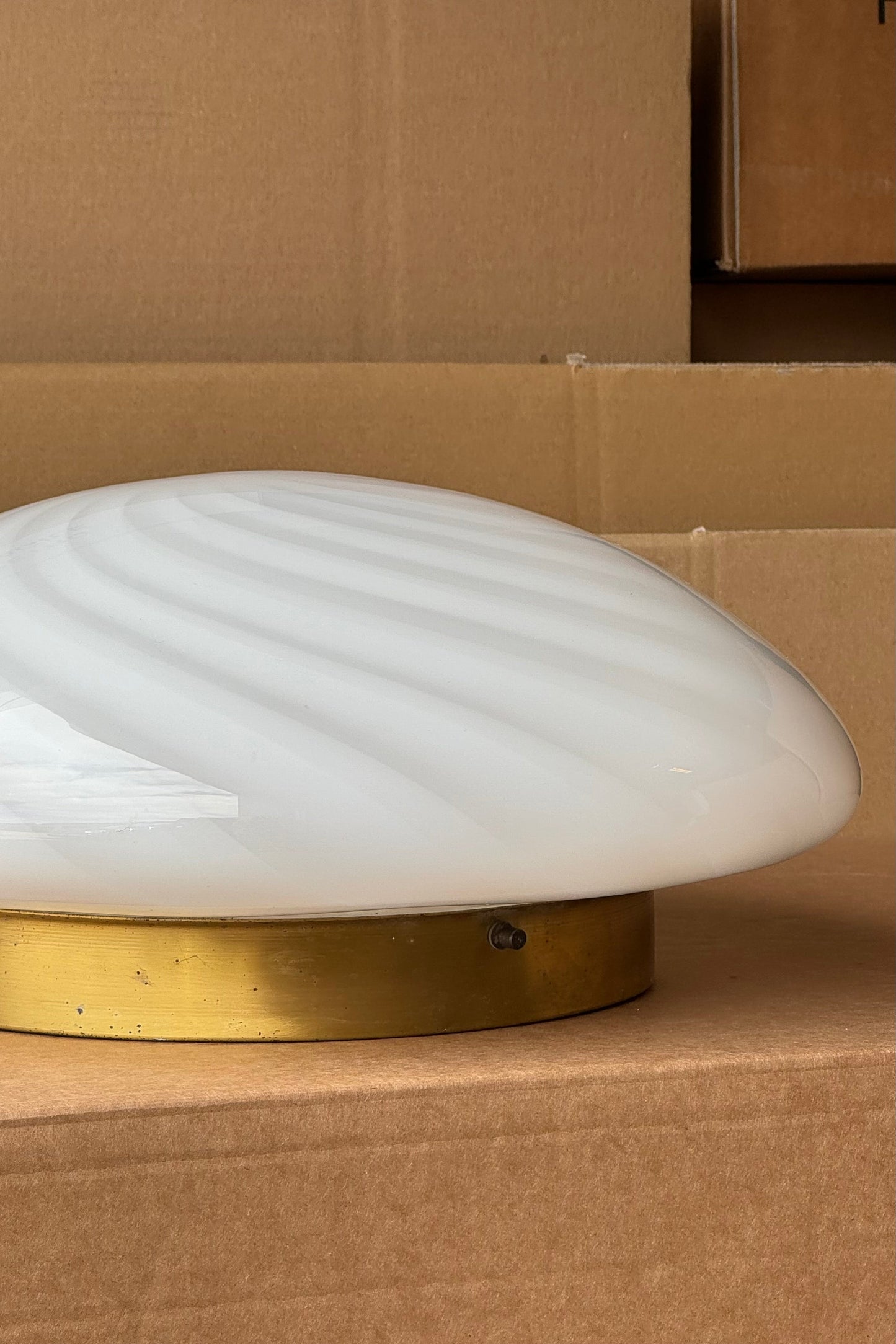 Stor vintage Murano hvid plafond loftlampe / væglampe med messing D:38 cm