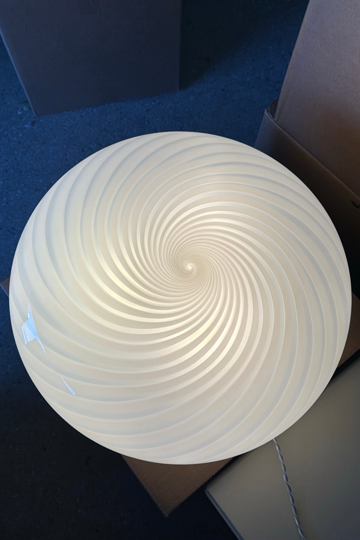 Stor vintage Murano hvid plafond loftlampe / væglampe med messing D:53 cm