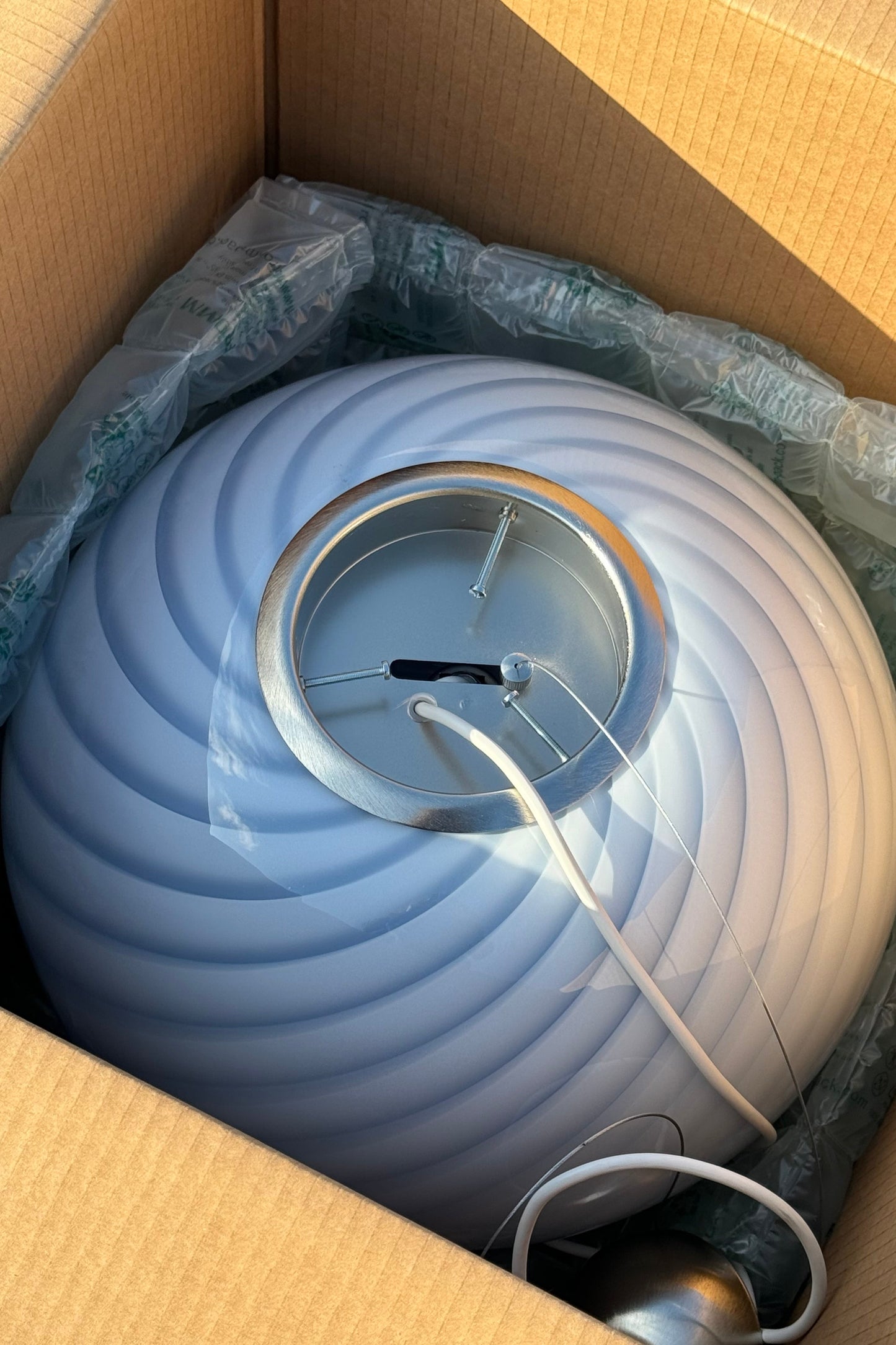 Stor Murano Candy oval pendel lyseblå swirl D:40 cm