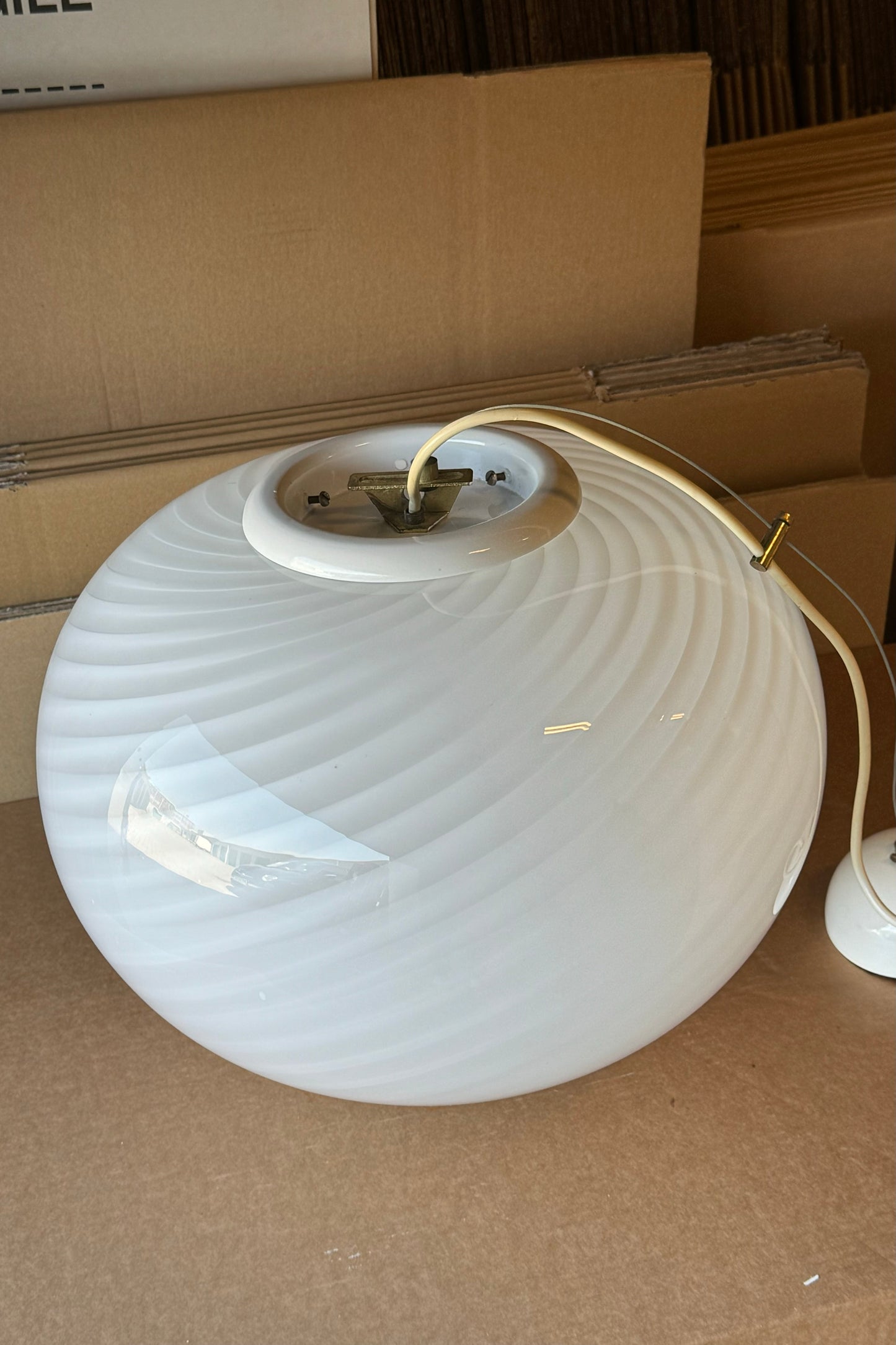 Stor vintage Murano oval hvid swirl pendel lampe D:40 cm