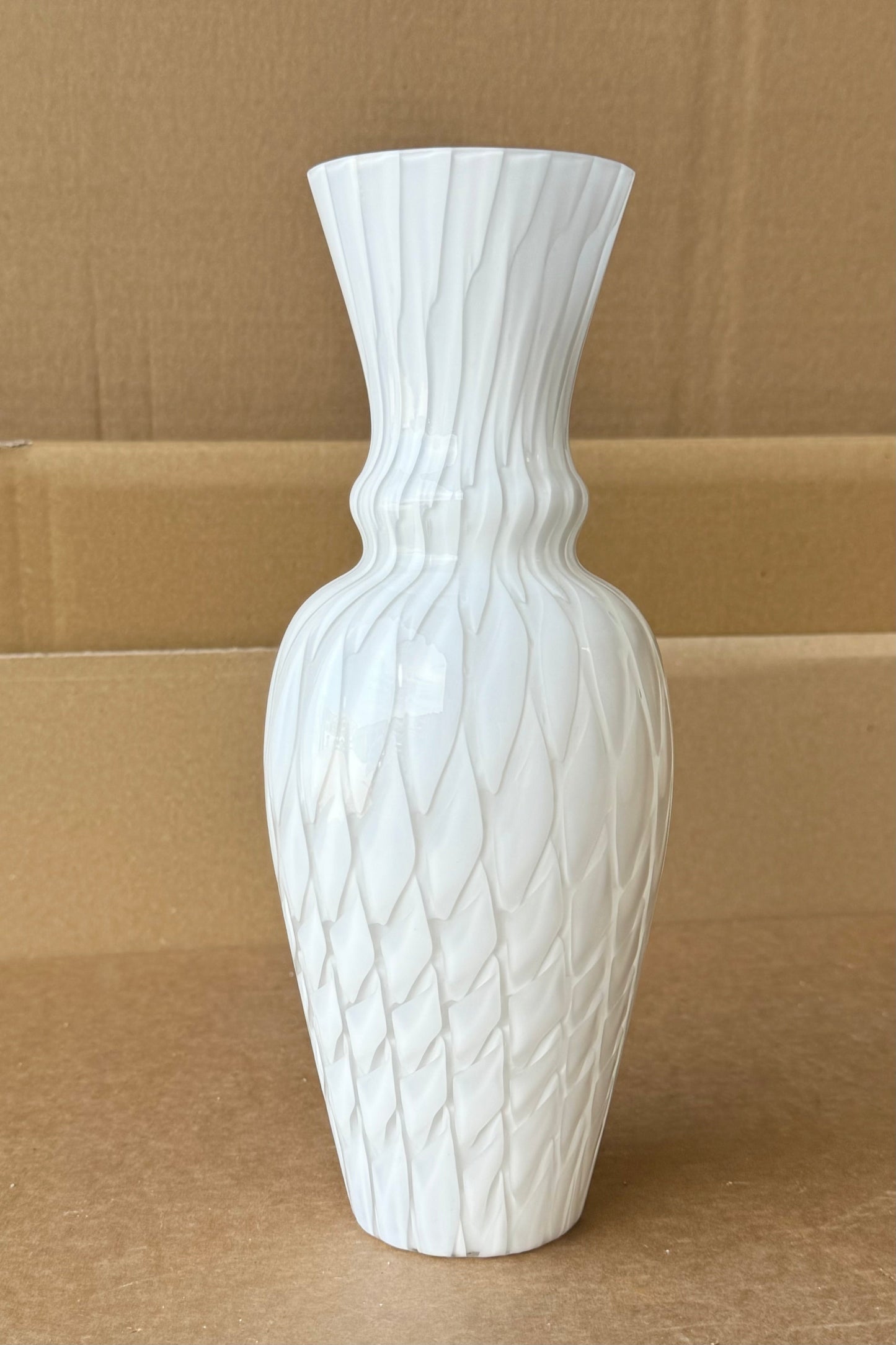 Vintage Murano hvid mundblæst peacock vase H:25 cm