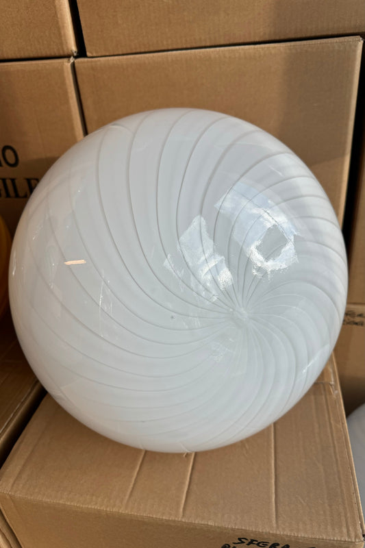 Vintage Murano oval hvid swirl pendel lampe med messing D:35 cm