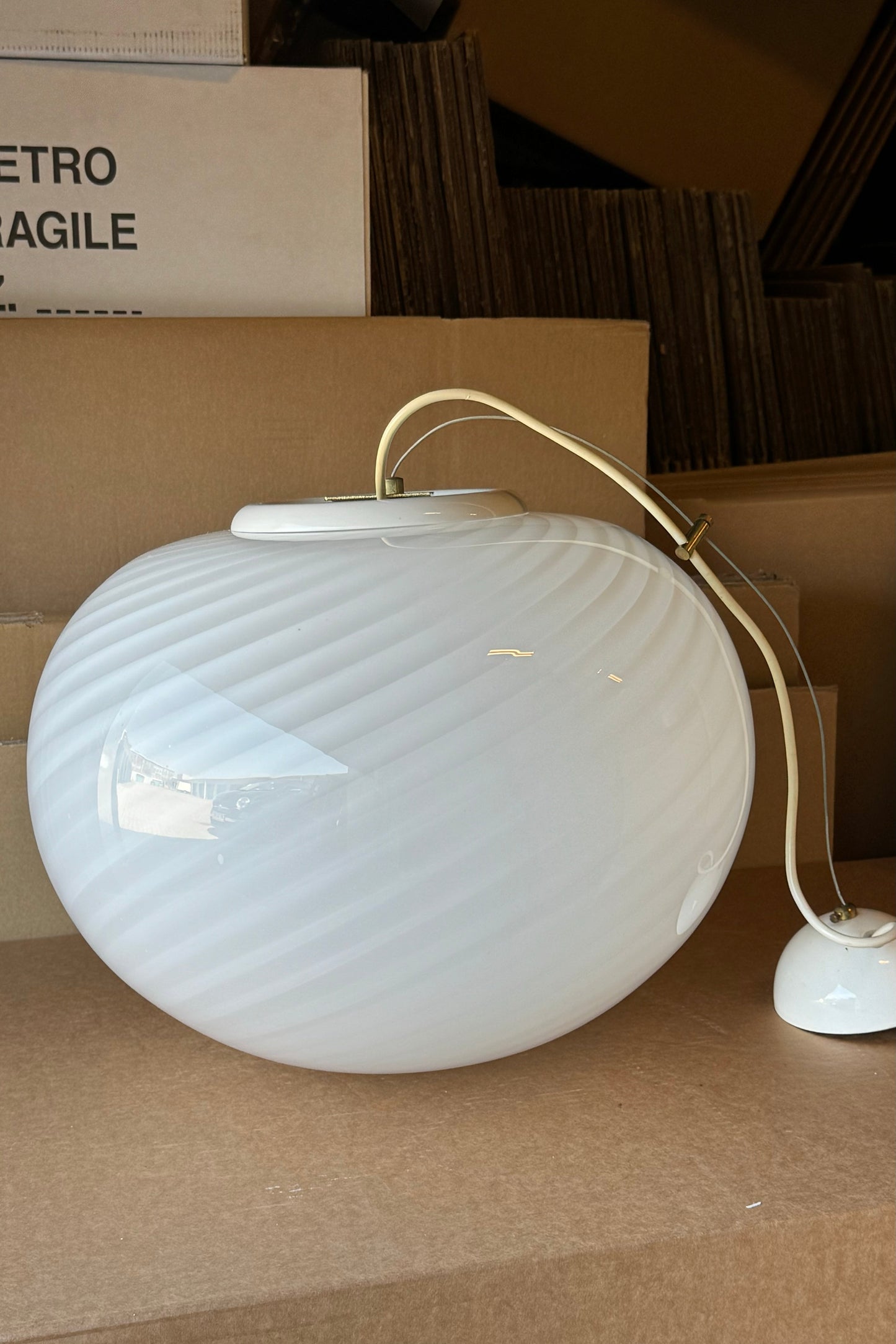 Stor vintage Murano oval hvid swirl pendel lampe D:40 cm